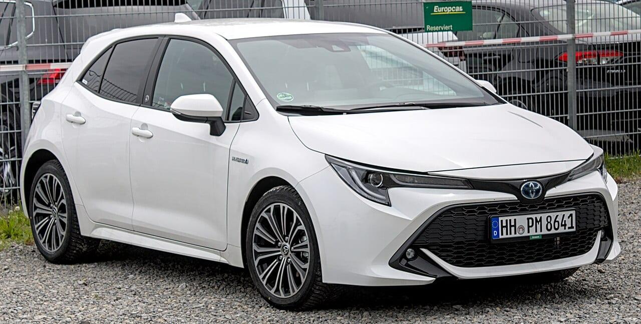 Toyota Corolla vs Honda Civic: Which to Rent in Pakistan? (2026)