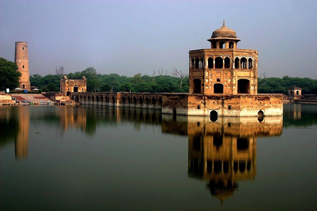 Rent a car in Sheikhupura, Pakistan